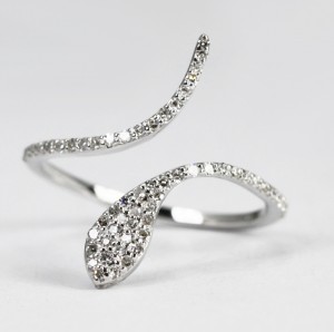 DIAMOND SNAKE RING